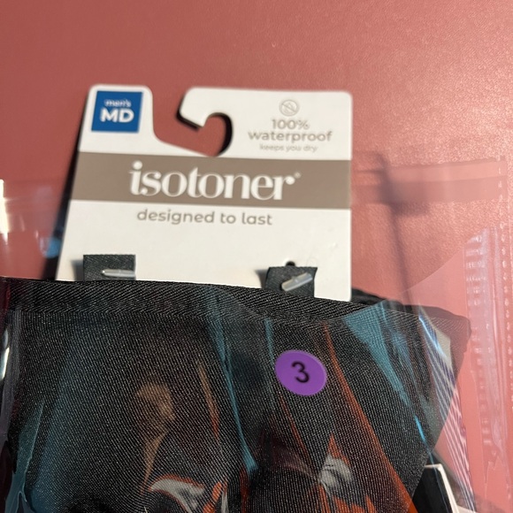 Isotoner Men's Black Winter Gloves - Picture 5 of 5